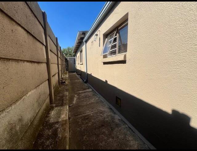 3 BEDROOM FREEHOLD FOR SALE IN ALBERTON NORTH